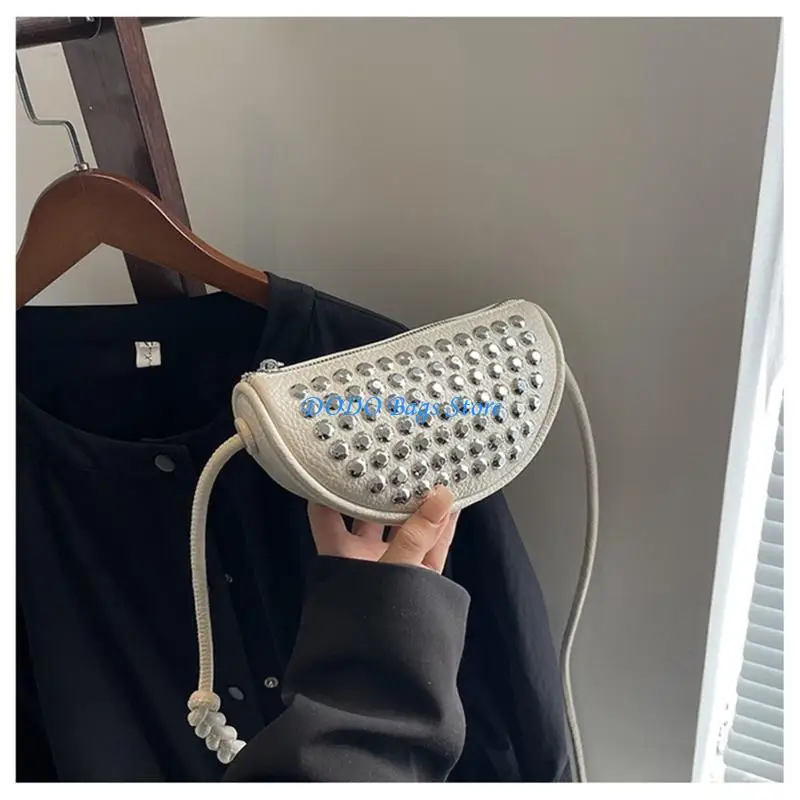 

Модные маленькие сумки через плечо с шипами для женщин, студенческая сумка на плечо из искусственной кожи в стиле панк, вечерние