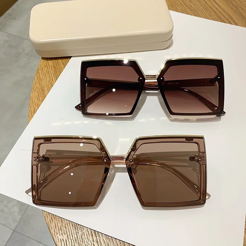 

2024 Fashionable Large Frame Square Sunglasses Personalized Women UV protection Sunglasses UV Resistant Frameless Sunglasses