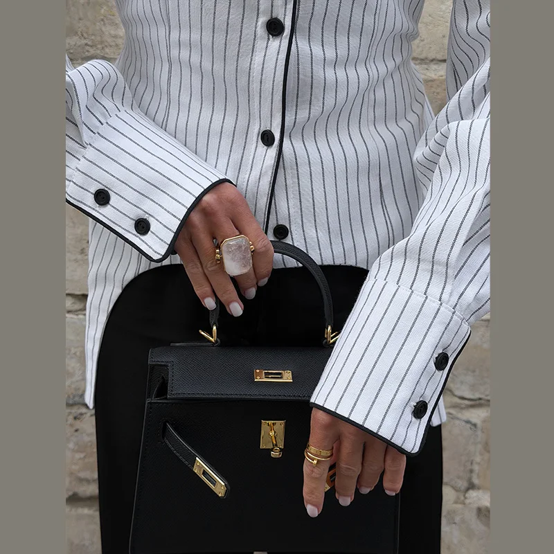 Gestreifte Hemden mit unregelmäßigem Saum und Schnürung für Damen, elegante Blusen mit Revers, langen Ärmeln, einreihigem Verschluss, schmal geschnitten, schicke Damenoberteile, neu. – Detail 16