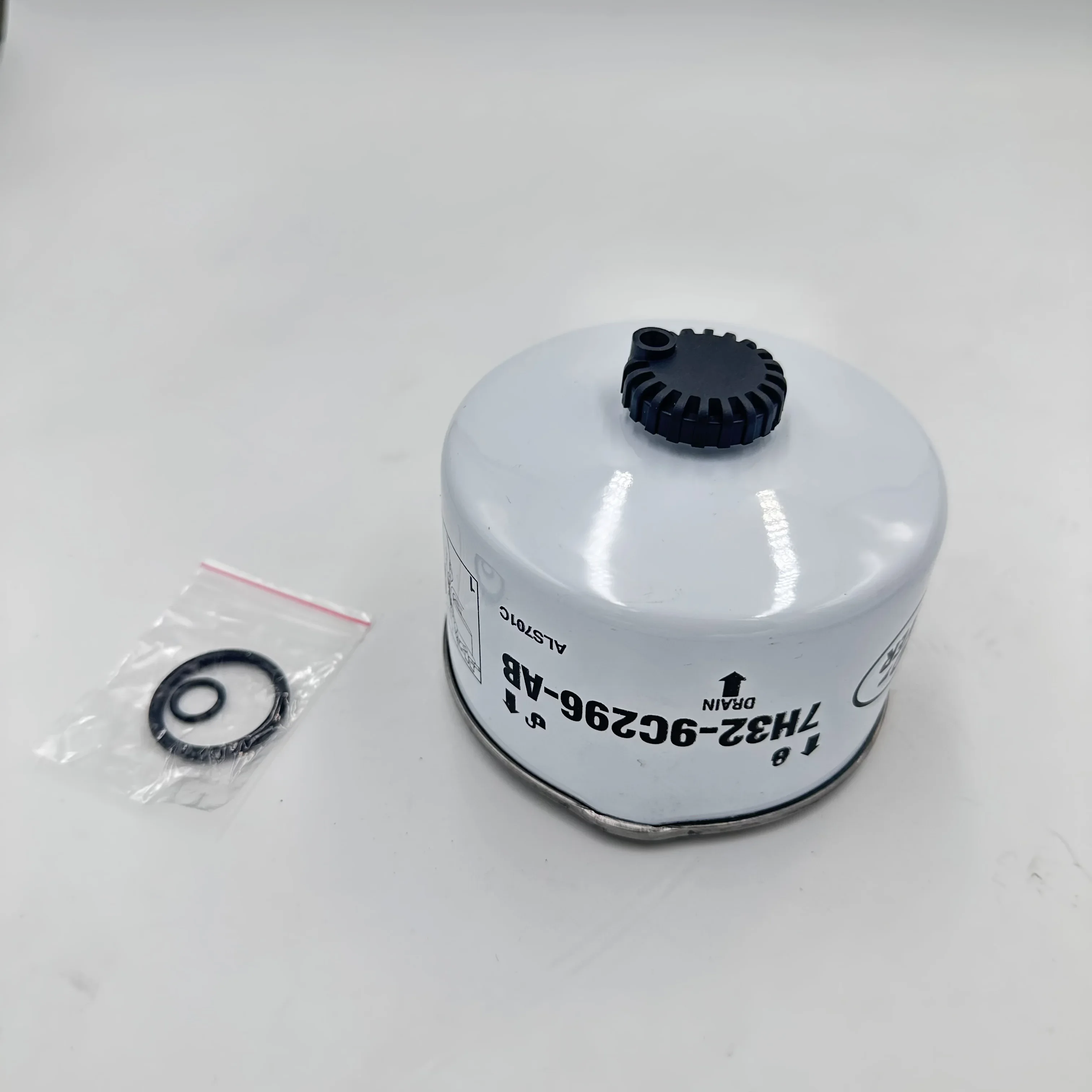 

Fuel Filter LR009705 for 2.7L DIESEL 3.0L V6/3.6L V8 Engines Fuel Filter WJI500020