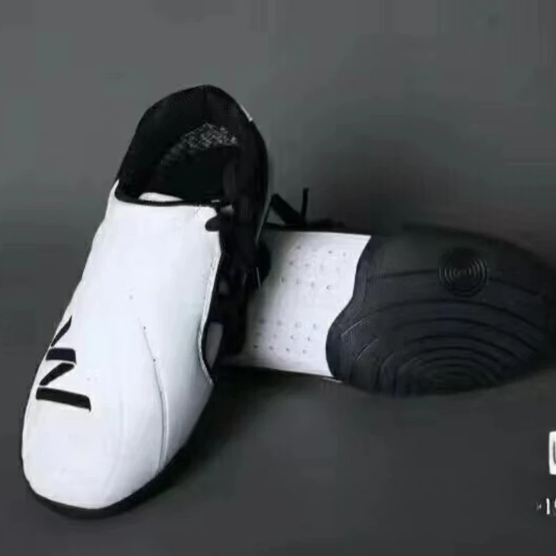 

2025 New Men Women Tai Chi shoes Designer Taekwondo Shoe Unisex Luxury Brand KungFu Shoes Couples Comfortable Training Shoes