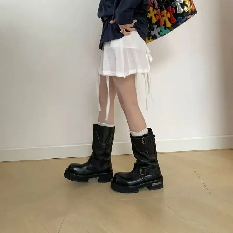 Botas de caballero de polipiel Retro para mujer, botas de goma líquida venenosa con cinturón a media pantorrilla, estilo Retro, plantilla de PU, eje de microfibra