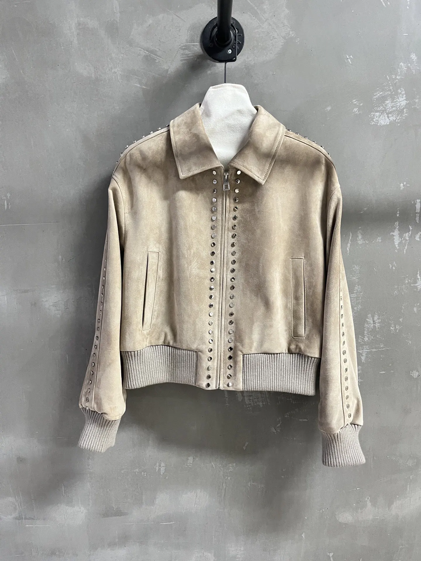 Giacca di lusso con colletto patchwork in vera pelle scamosciata tinta unita, cappotto casual retrò, nobile, elegante, di fascia alta e versatile