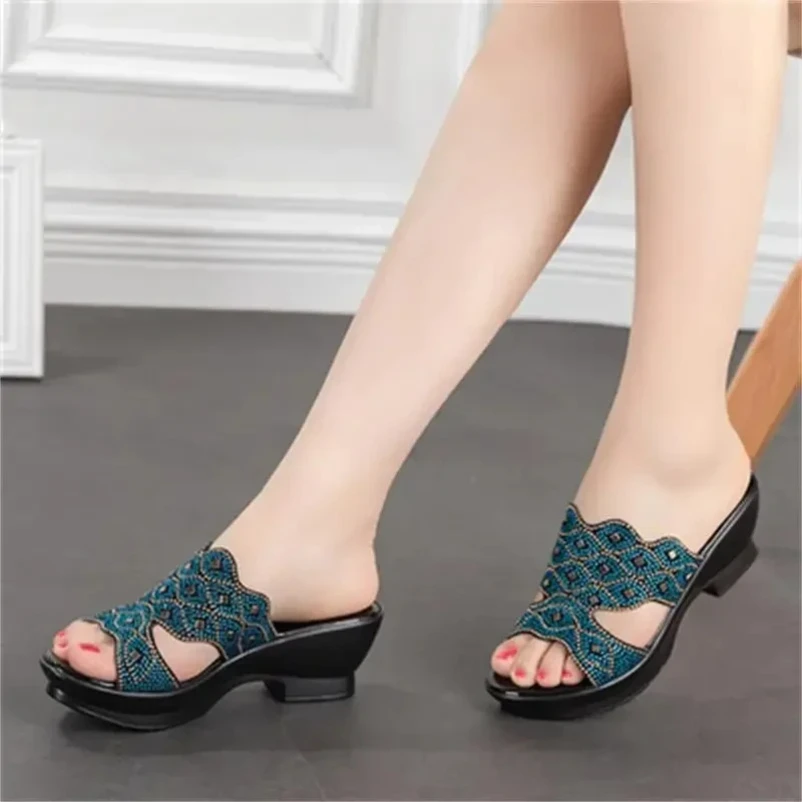 موديلات شباشب سابو لتقويم العظام مصنوعة يدويًا على أساس سيدة لعام 2025، قباقيب جلدية للطبيب والممرضات والمستشفى والتمريض قباقيب نسائية