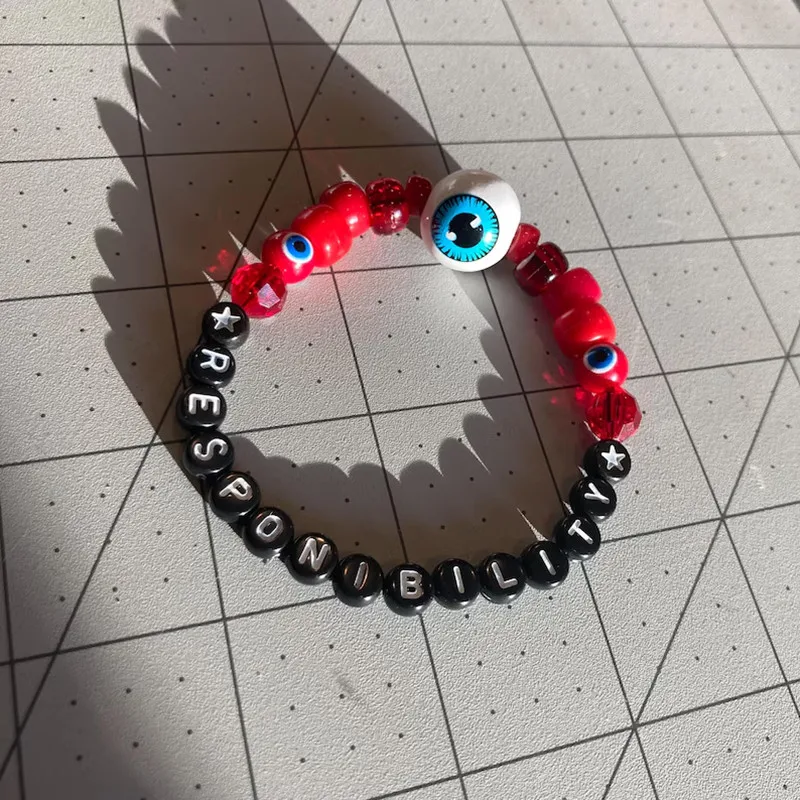 Y2K مجموعة أساور كاندي مصنوعة يدويًا بحروف مخصصة على شكل عين الشر - نمط غسيل الفم العصري |   الموضة والحماية