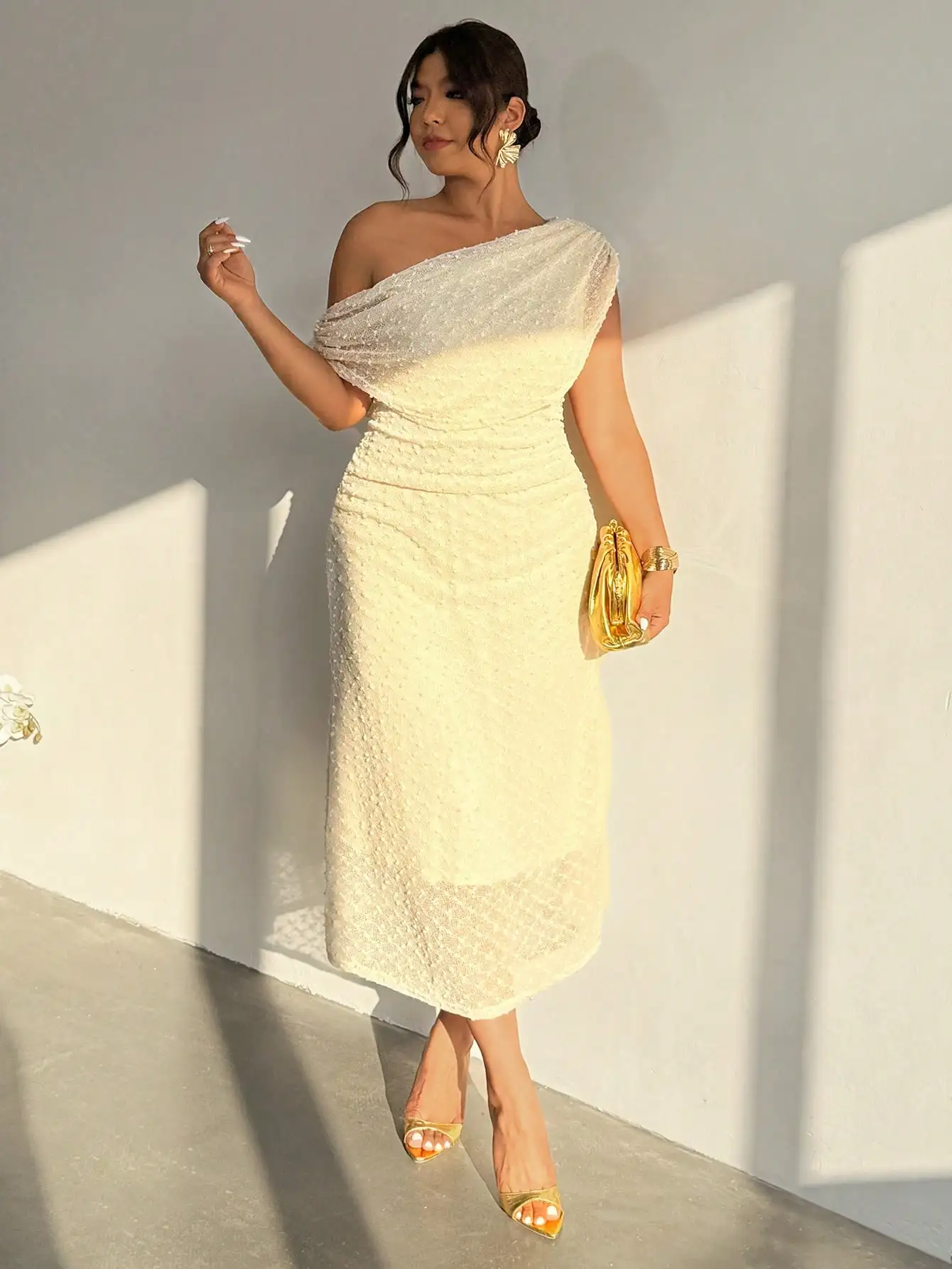 

Элегантное вязаное платье на одно плечо кремового цвета, длиной до колена, для женщин, весна-лето