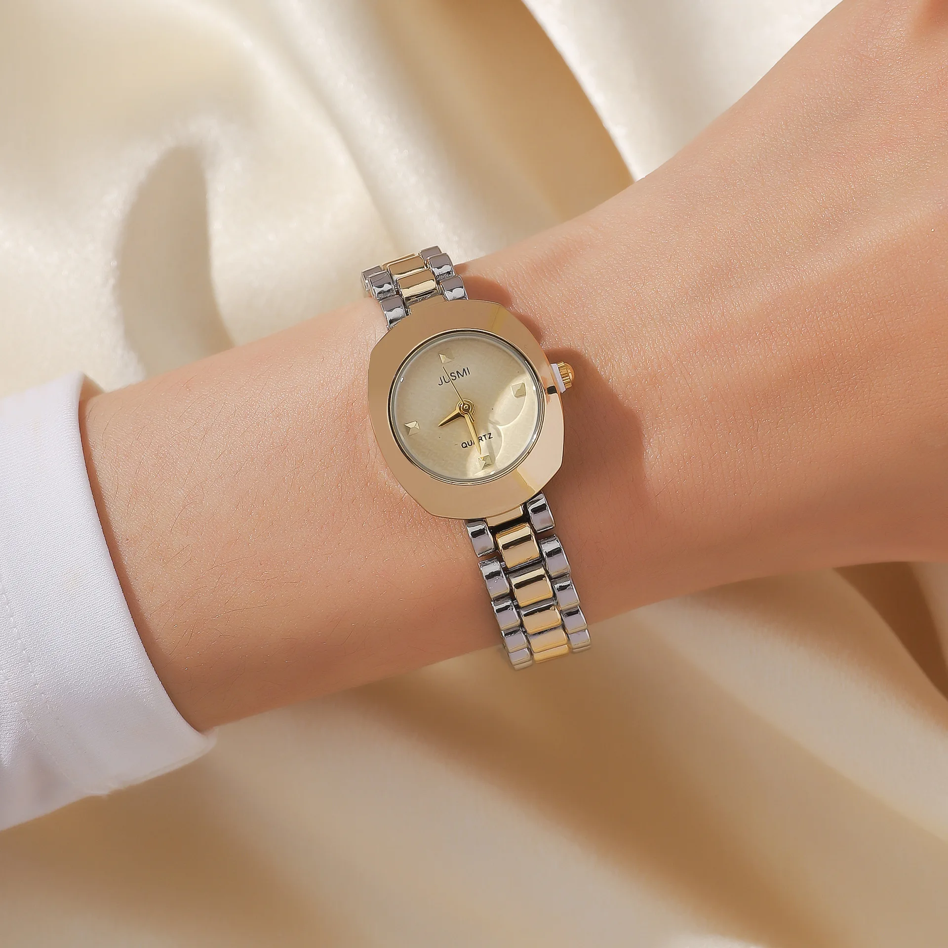 Fashionable Square Watch for Women, Quartz Watch, Antique Gold Steel Strip Quartz Watch