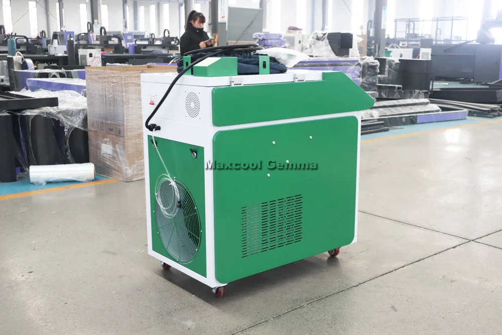 Maszyna do czyszczenia laserem światłowodowym Maxcool o szerokości skanowania 270 mm do mocno utlenkowego usuwania
