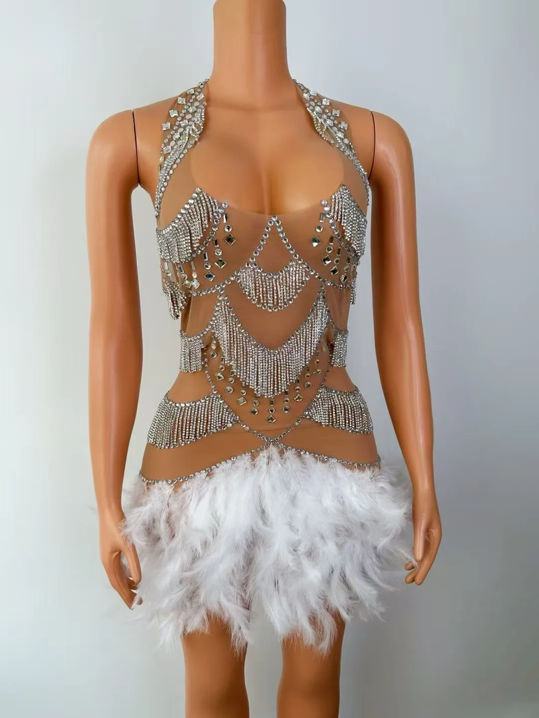 엠보싱 넥 걸이 꽉 끼는 섹시한 컷 메쉬 백리스 체인 깃털 짧은 스커트 PartyNightclub 바 공연 의상 A714