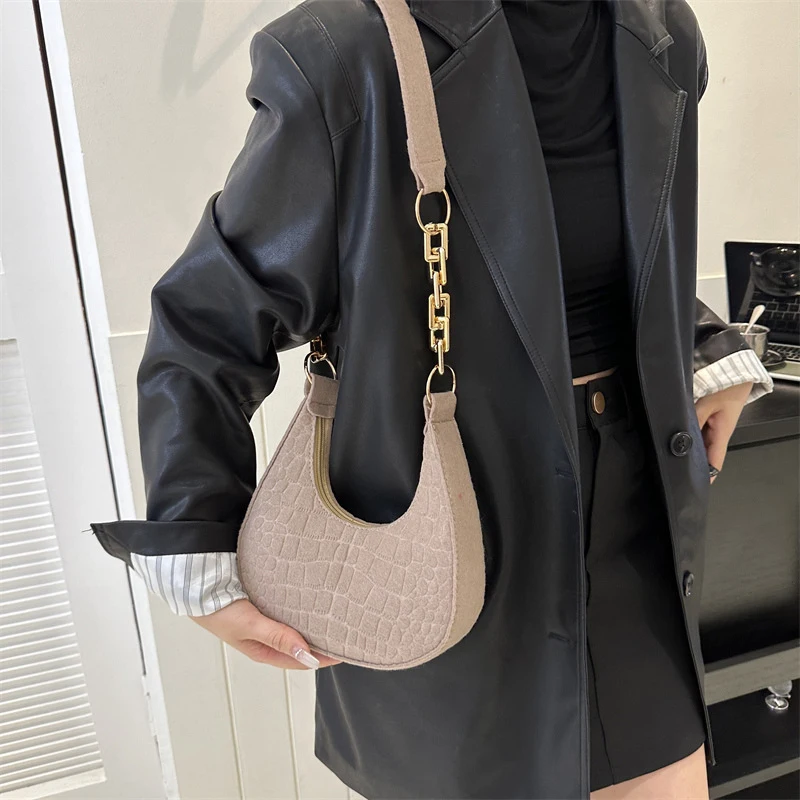 Fashionable Felt Fabric Women's Shoulder Bag With Small Handle Luxurious Solid Color Single Shoulder Bag Under The Armpit