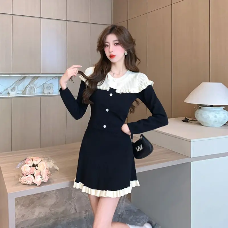 

Korean Chic French Girl High-end Sweet Contrasting Color Small Fragrance Style Knitted Cardigan Half-body Skirt Suit Women