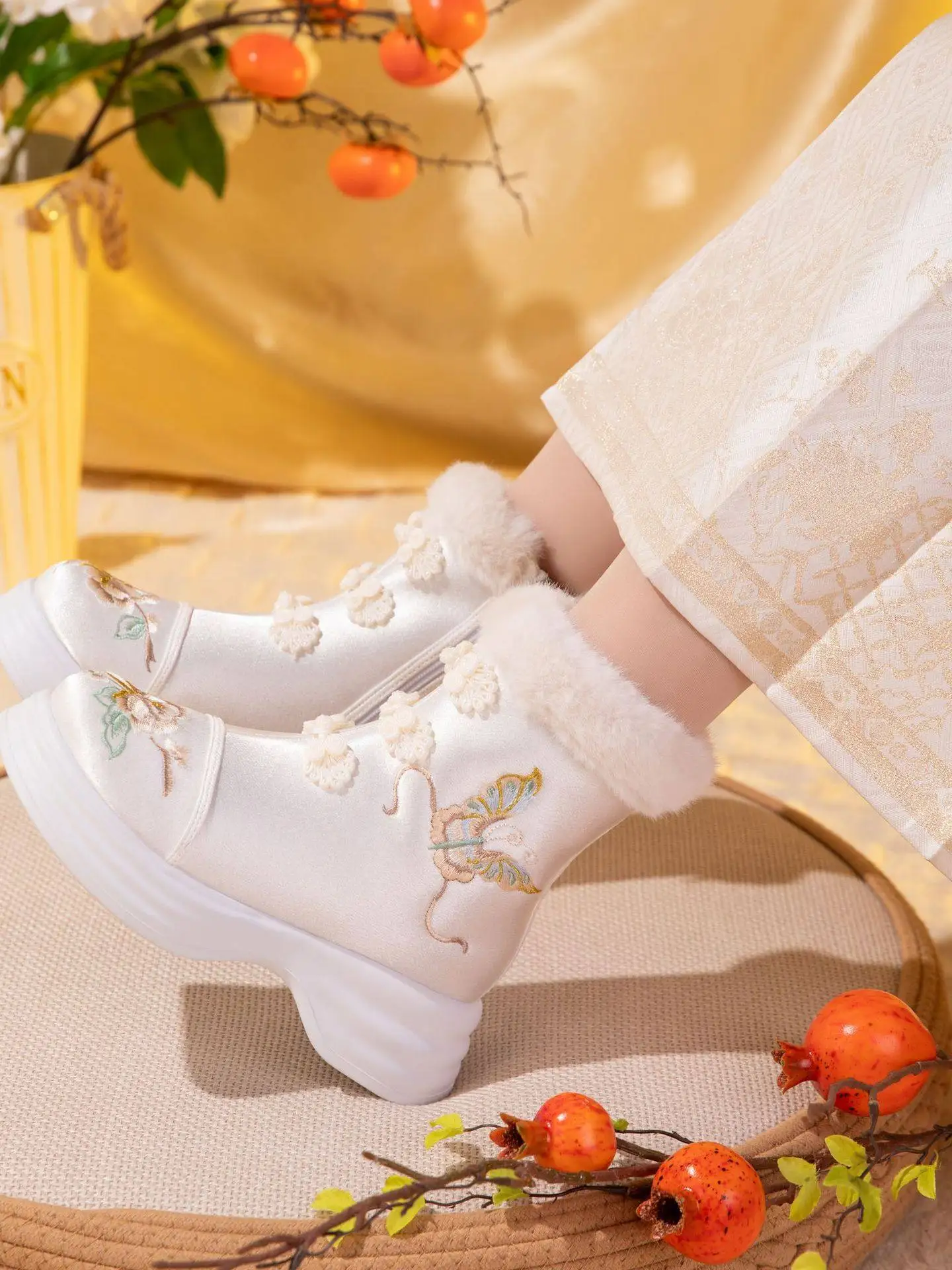 Chinese Hanfu Style Winter Ankle Boots  Embroidered Plush Fur Lined Thick Sole Traditional Ancient Costume Boots For Women