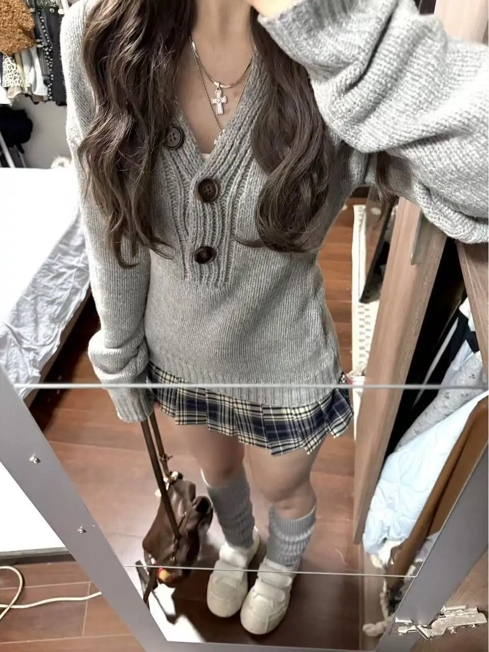 

Slim Fit Long Sve Knitted irt Women Early Autumn New Lazy Sle Base Layer irt Korean Sle Commute Soft V-ne Button...