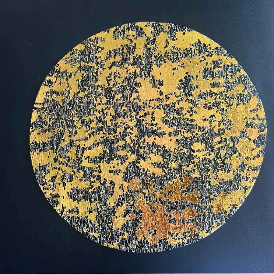 

Одноразовые золотые салфетки из 12 комплектов металлической фольги 13 Ih, круглые коврики для столовых приборов, сетчатые прессованные коврики для стола из золотой фольги