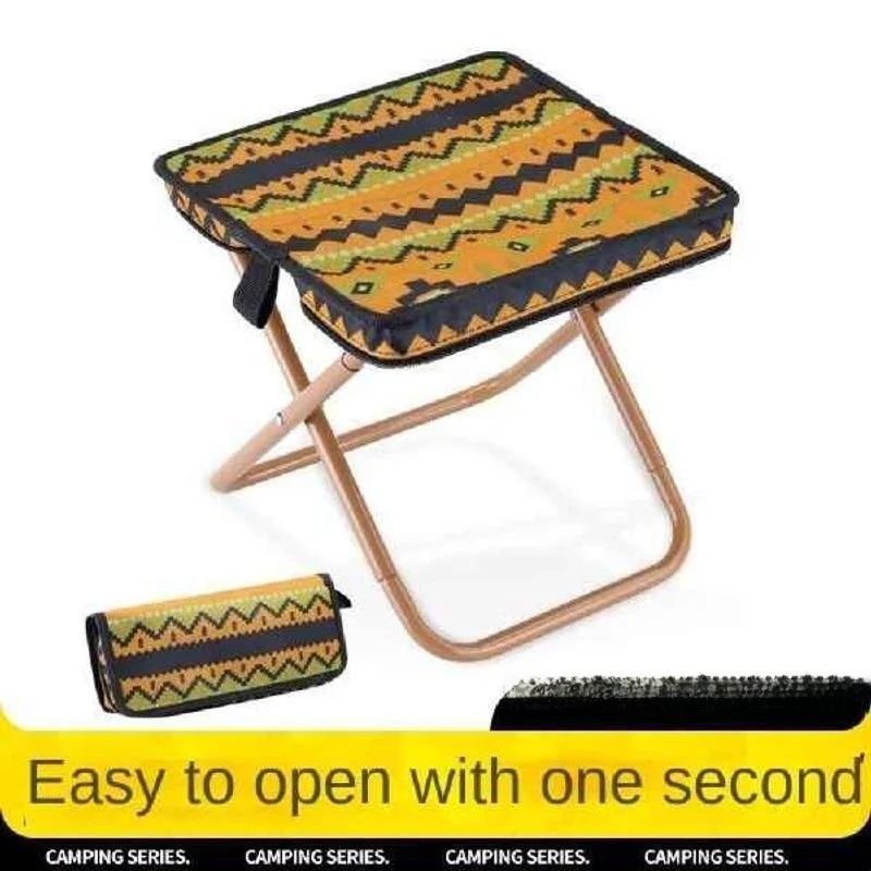 chaise-pliante-legere-et-compacte-de-petite-taille-portable-en-materiaux-durables-pour-une-utilisation-en-exterieur-et-en-interieur