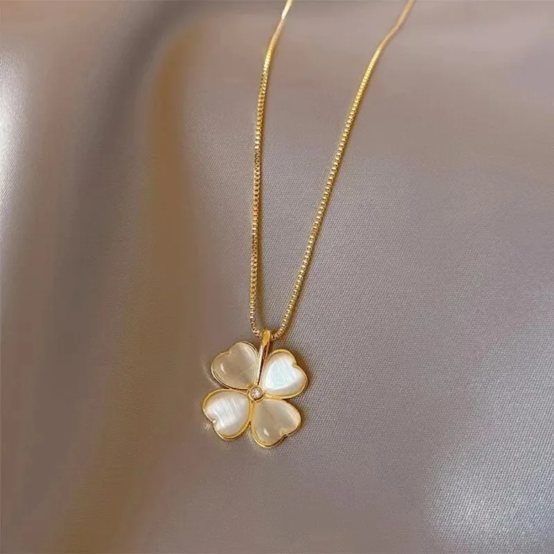 

Exquisite Love Stainless Steel Beautiful Flower Necklace Fashion Classic Geometric Niche Light Luxury Clavicle Chain Girls Gift