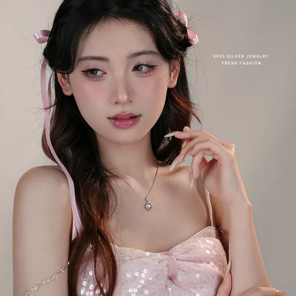 

Изысканное серебряное ожерелье S999 в корейском стиле для женщин, кулон с бантом в форме сердца и циркона, роскошная универсальная цепочка на ключицу Sweet Light