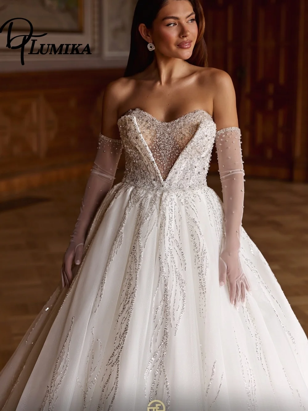 

Luxurious Strapless Wedding Dress Elegant Sequined Bridal Gown Charming Sleeveless Applique Floor-Length Customized