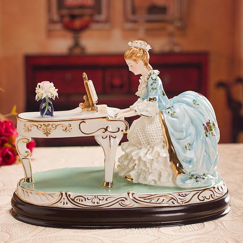 High-end luxury European-style ornaments, porcelain dolls, living room, home decoration arts and crafts, creative ceramic figure