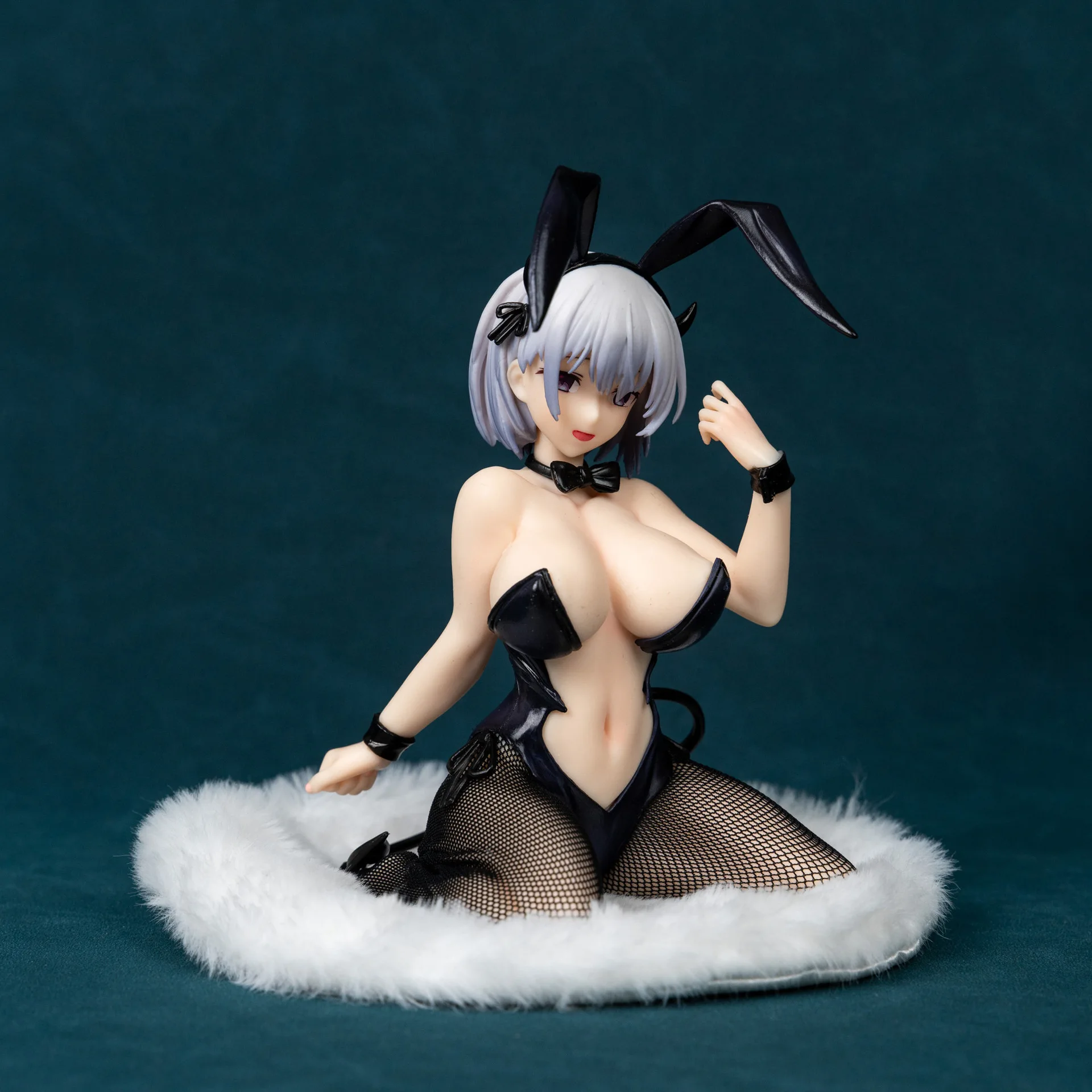 Figurine de jouet série beauté, chaussettes en maille, lapin fille Nainai assis, 15cm, Figurine Sexy, Statue d'anime, modèle d'ornement, poupée Kawaii à collectionner