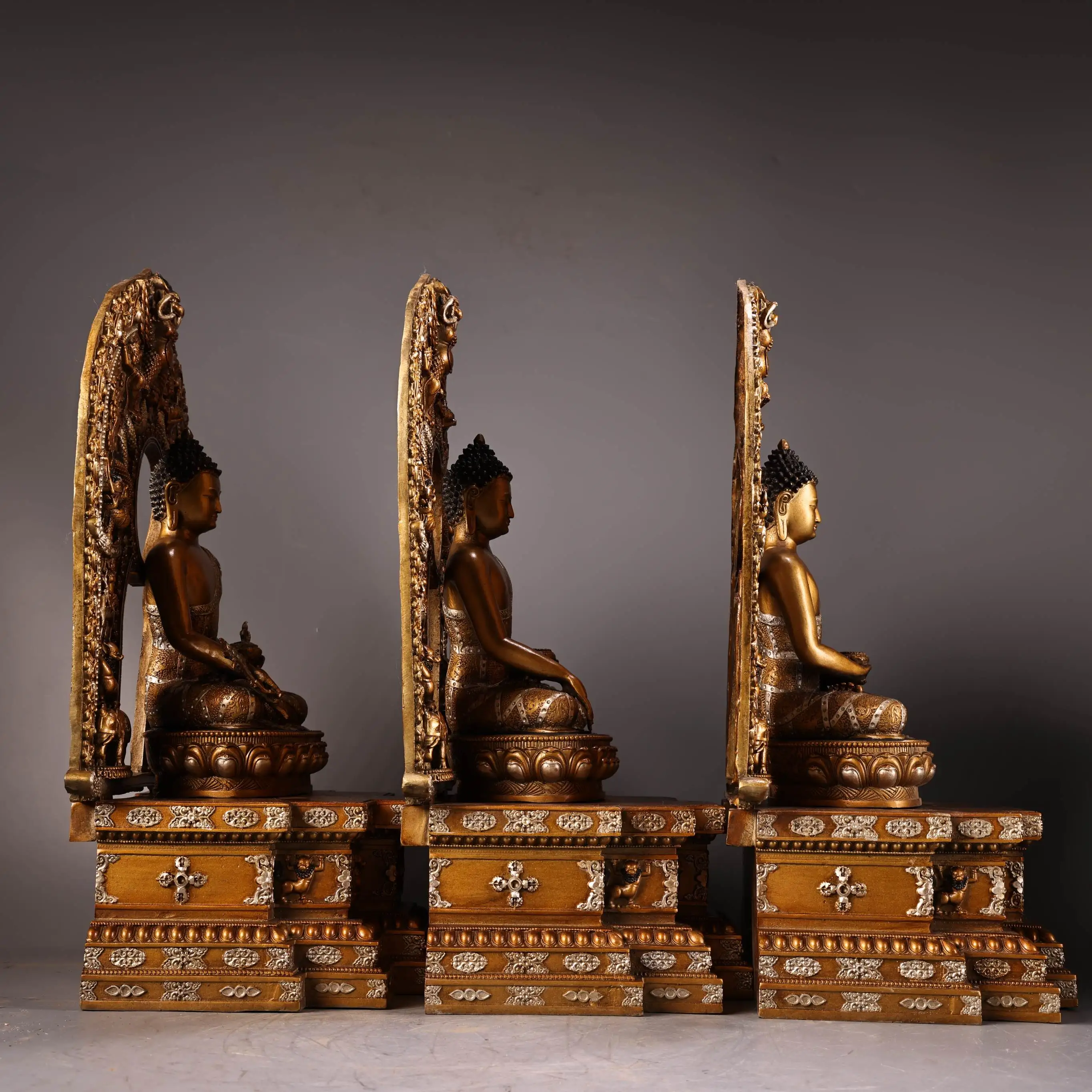 

16-дюймовая старинная китайская бронзовая статуя с золотым и серебряным покрытием, изображением Будды Шакьямуни, Амитабхи, с подсветкой, для молитвенного зала