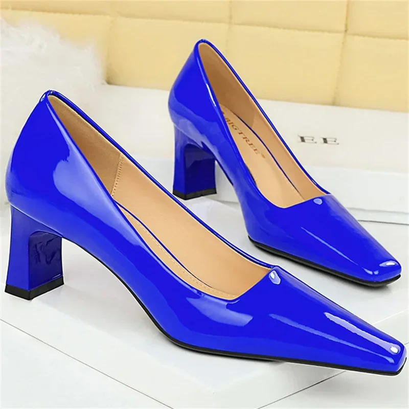 Frauen 6cm High Heels Pumps flache quadratische Zehen glänzend hell Lack leder Block Low Heels Dame blau grün burgunder nackte Schuhe