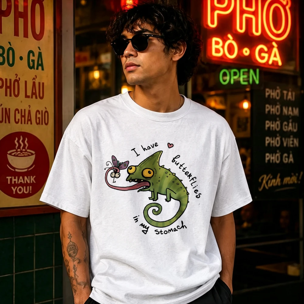 Cartoon-grünes Chamäleon, das einen Schmetterling fängt, handgezeichnete Grafik, Baumwoll-T-Shirt, Tierliebhaber, Streetwear, lockeres Alltags-Top, T-Shirts