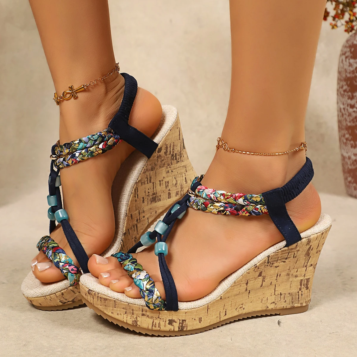 Vintage Nieten-Verzierte Keilsandalen für Damen 2026 Sommer Hochhackige Plateausandalen Übergröße 43 Knöchelriemen Strandschuhe