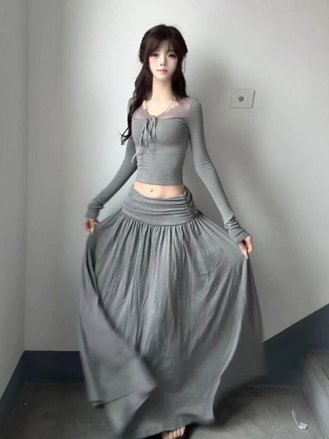 

Retro Gentle Style Two-Piece Set Top And Halter Skirt Elegant Spring Outfit Comfortable Long Sleeve V-Neck Cotton Blend