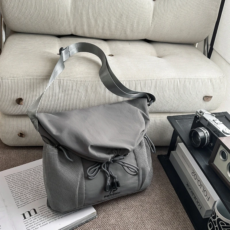 

Модная корейская мотоциклетная сумка-кроссбоди на шнурке, повседневная и минималистичная сумка-ведро для женщин, стильная и универсальная сумка через плечо