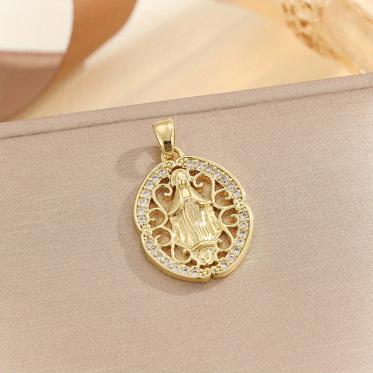 High-end New Color Zircon Our Lady Series Pendant Fashion Stainless Steel Necklace Jewelry Accessories Color Random