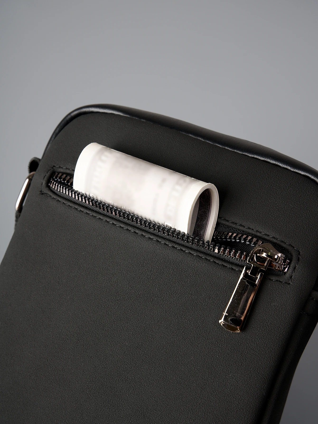 Leichte Umhängetasche aus PU-Leder für Herren, lässige Schultertasche mit mehreren Reißverschlusstaschen, wasserabweisende Brusttasche – Detail 13
