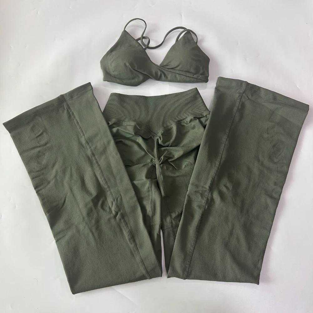 2-teiliges Set mit ausgestellten Leggings für Damen, Sport-BH mit Twist-Front, weite Yoga-Hose, nahtloses Yoga-Set, Trainingskleidung, Trainingsanzüge – Detail 8