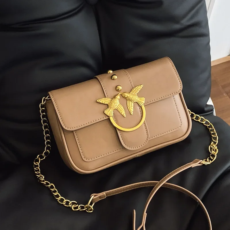 2025 Bolso nuevo para mujer: cadena con remaches de alta calidad, un solo hombro/bandolera, se adapta a trajes/pantalones de cuero