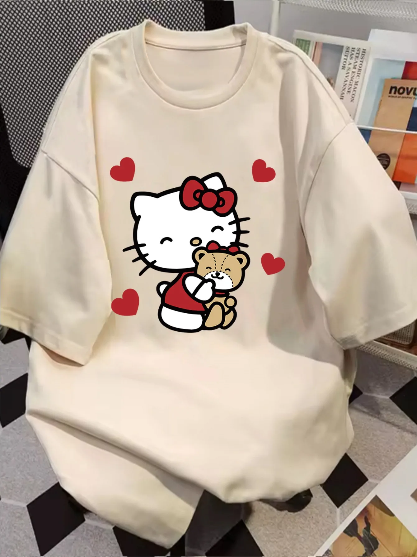 

Hello Kitty printed men's and women's t-shirts, spring and summer short sleeved round neck casual tops with cartoon print