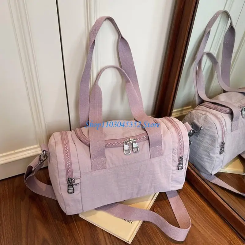 

Структурированная сумка-кошелек. Регулируемый вариант переноски. Мягкая текстурированная ткань. Вместительный дизайн интерьера.