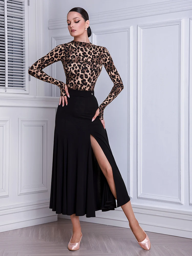 Costumes de danse de salon pour femmes, tenue de danse Standard moderne, hauts léopard à manches longues, jupe fendue noire, vêtements d'entraînement AMY3089
