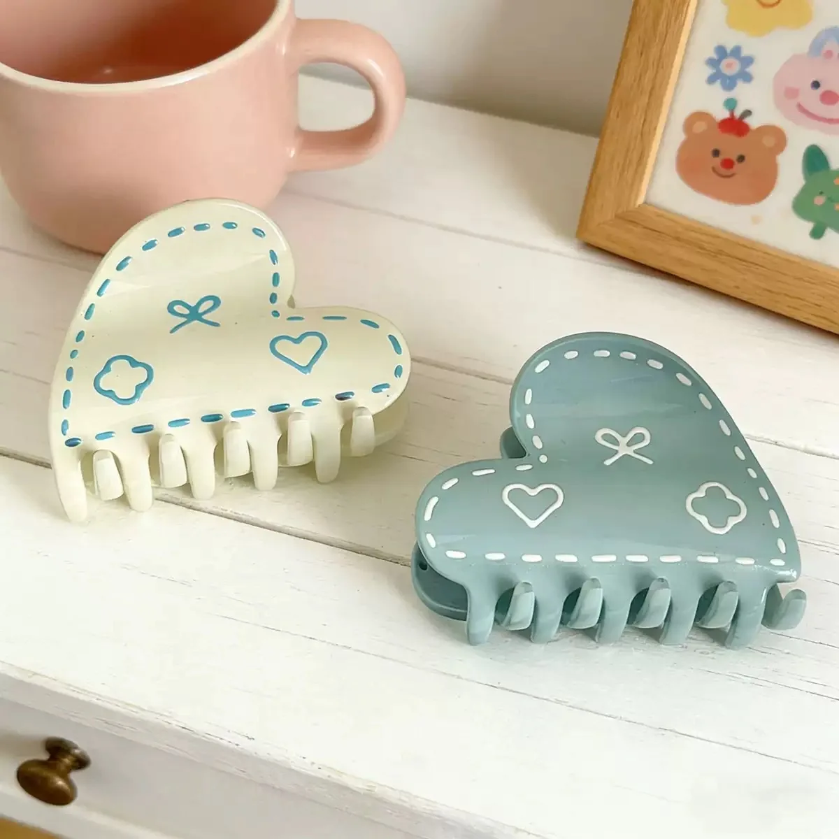 Sweet And Elegant Heart-Shaped Graffiti Hair Clip - Available In Multiple Colors - Fashionable Women'S Hair Accessories