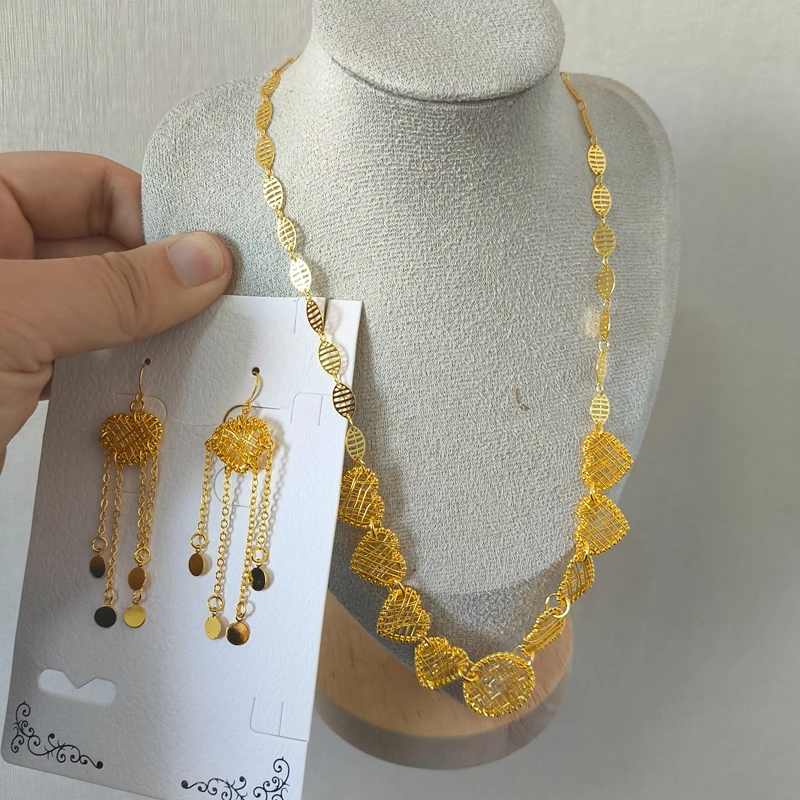 أزياء أفريقيا دبي فرنسا 24K مطلية بالذهب قلادة وأقراط طقم مجوهرات لحفلات الزفاف والحب DD10853