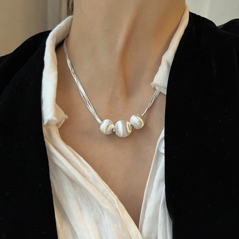 Collana con ciondolo a sfera di perle spazzolate a catena multistrato per le donne accessori per gioielli con catena a clavicola di perle di moda per ragazze regali