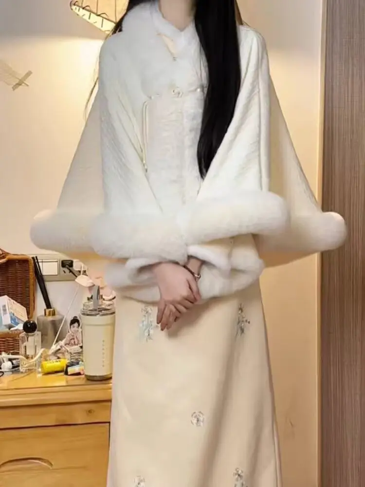 

Осенне-зимний плюшевый плащ-накидка, мягкий, в расслабленном стиле, с белой флисовой подкладкой, на пуговицах с жемчугом, свободный, универсальный, женский.