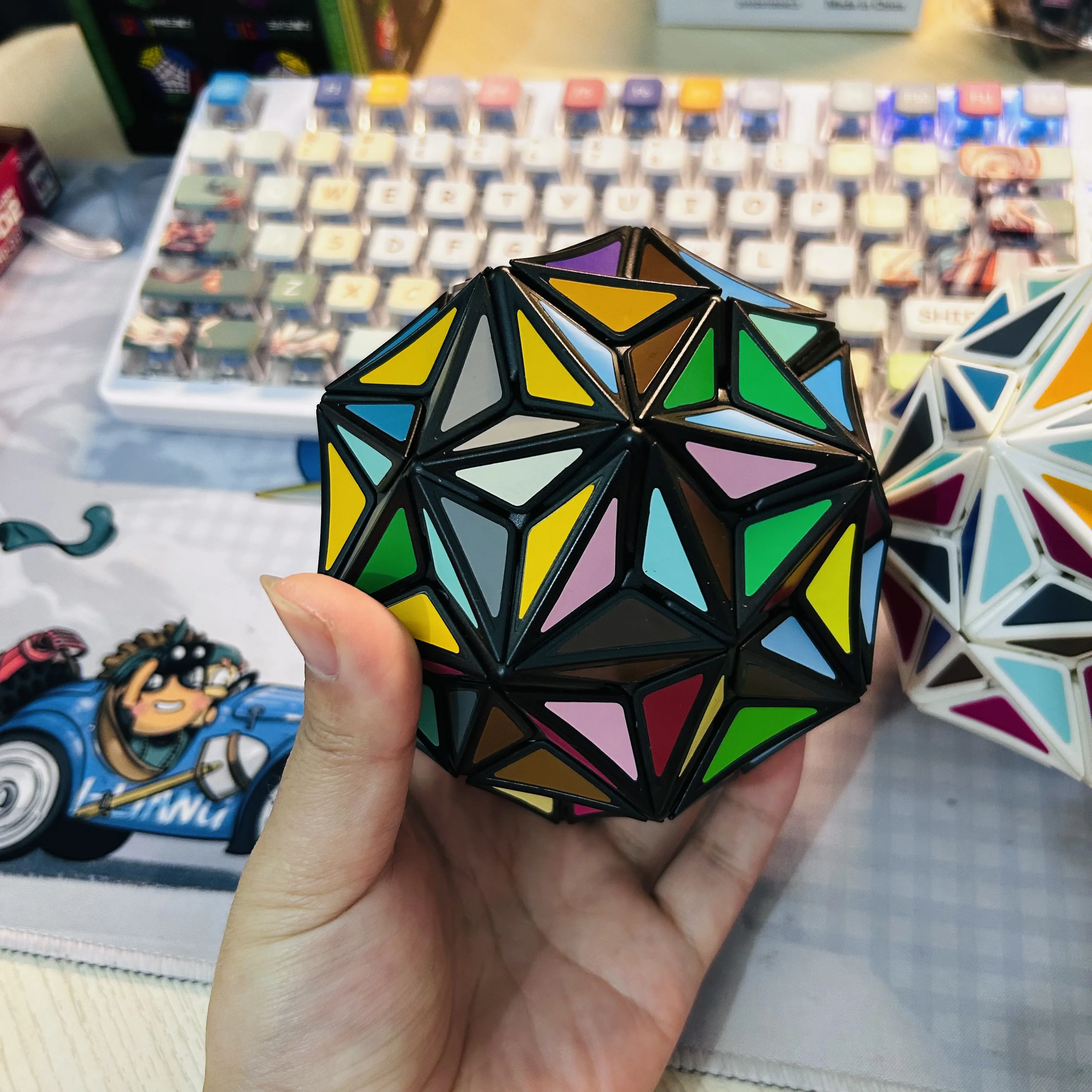 VerryPuzzle Football V3 Cube Magic Cube  Puzzle Black Body Collection Toys