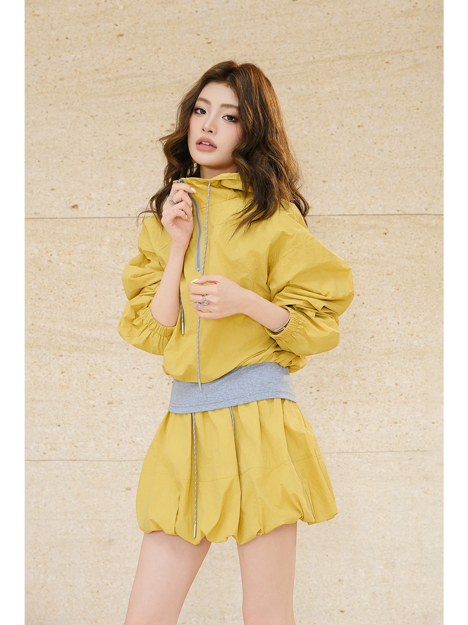 

Fashionable Sporty Sweet Cool Hooded Half Zip Outdoor Jacket Flower Bud Skirt Set New Arrival Women's Spring Outfit