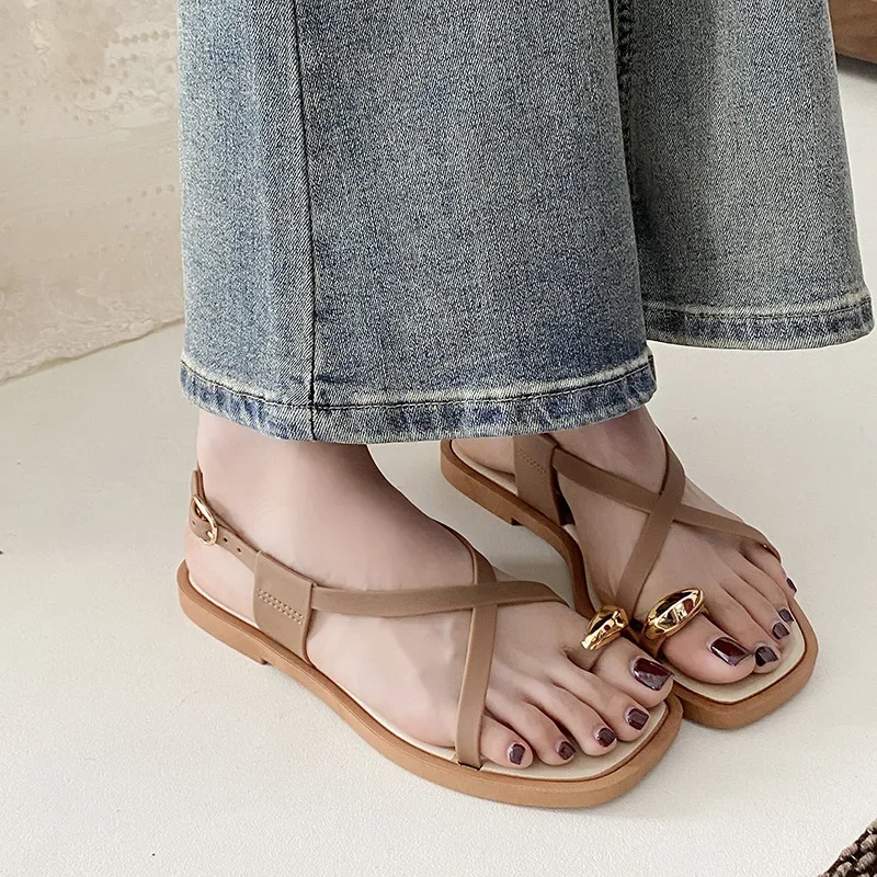 Fanceey ANNew Toe-Over Flat Sandals Summer Fashion Buckle Women's Sandals Outdoor French Style Luxury Woman Sandals Roman Slides