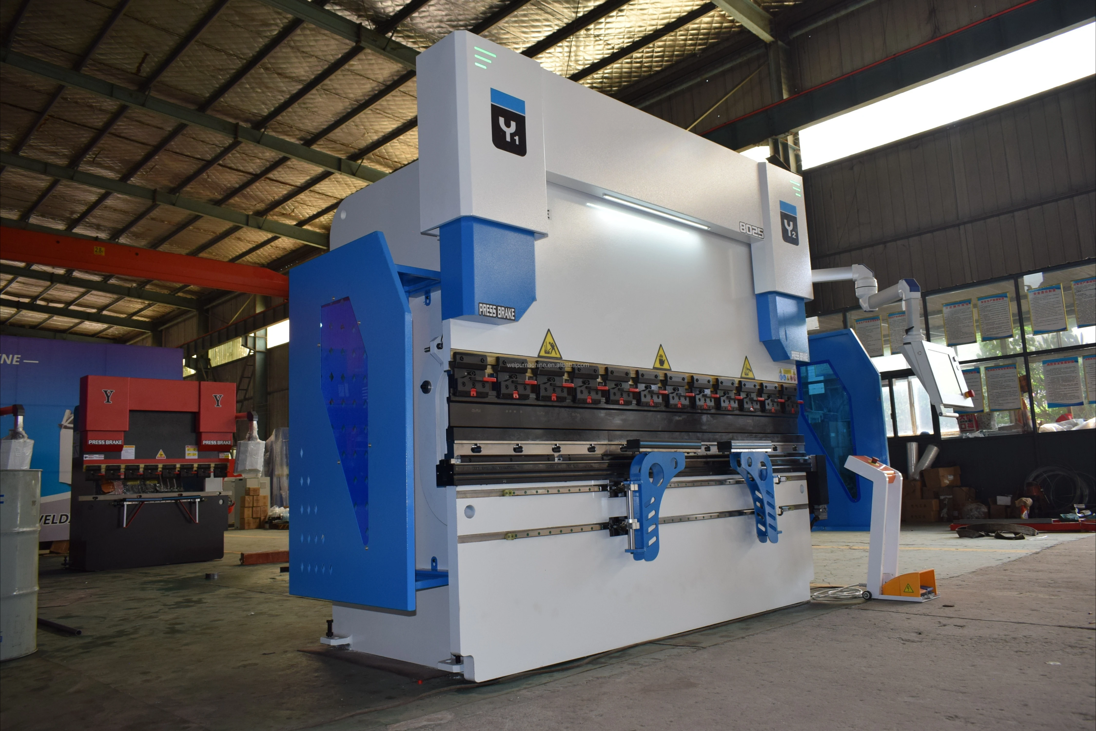 WE67K 130T 2500mm CT15 System Fully Automatic Electro-Hydraulic Servo Press Brake High-Efficiency Bending Machining Factory
