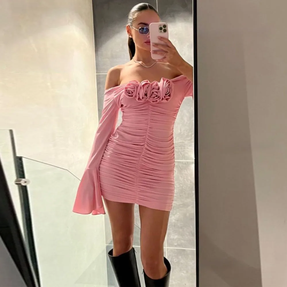 

Customized Pink Bodycon Homecoming Dresses Off the Shoulder Sheath Mini Cocktail Dress Pleated Elastic Satin Hoco Party Gowns