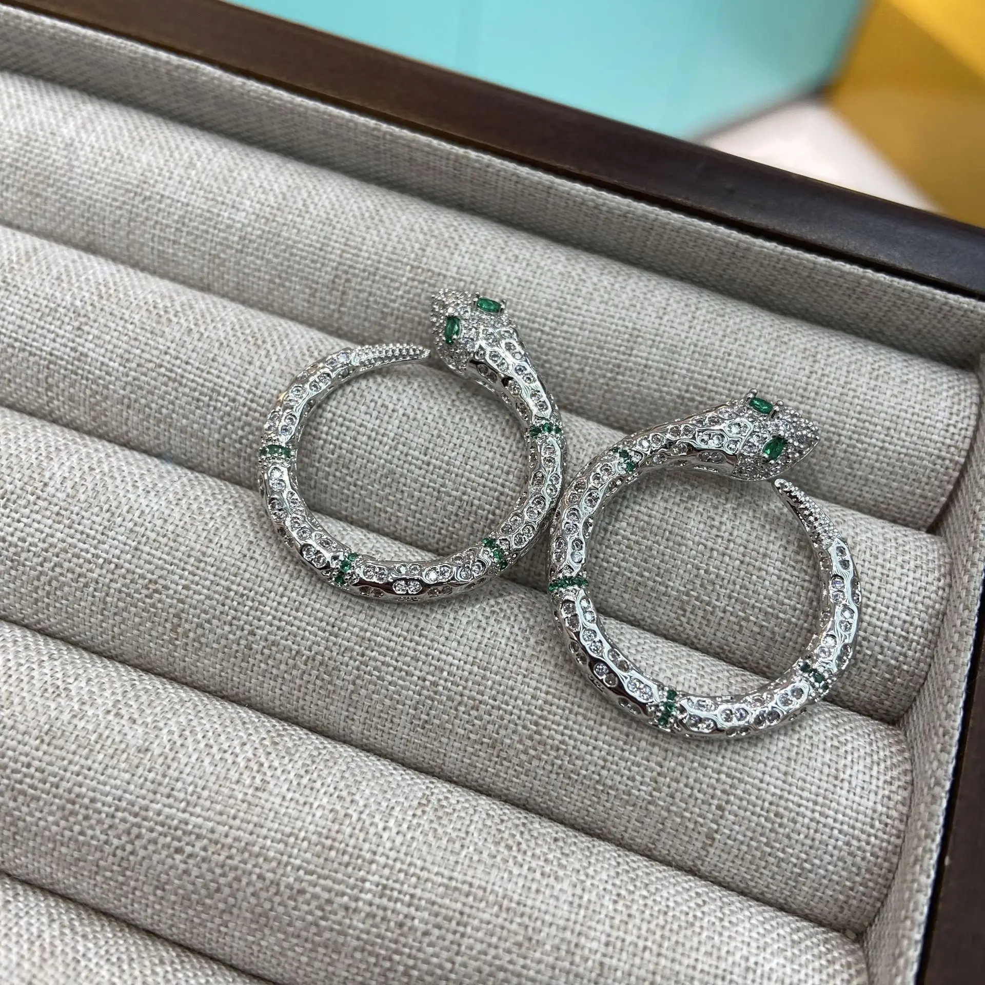 جديد فريد الزركون Snakelike طوق الأفعى أقراط الطوق ثلاث قطع دعوى الفاخرة قلادة امرأة مجوهرات البدلة الإكسسوارات