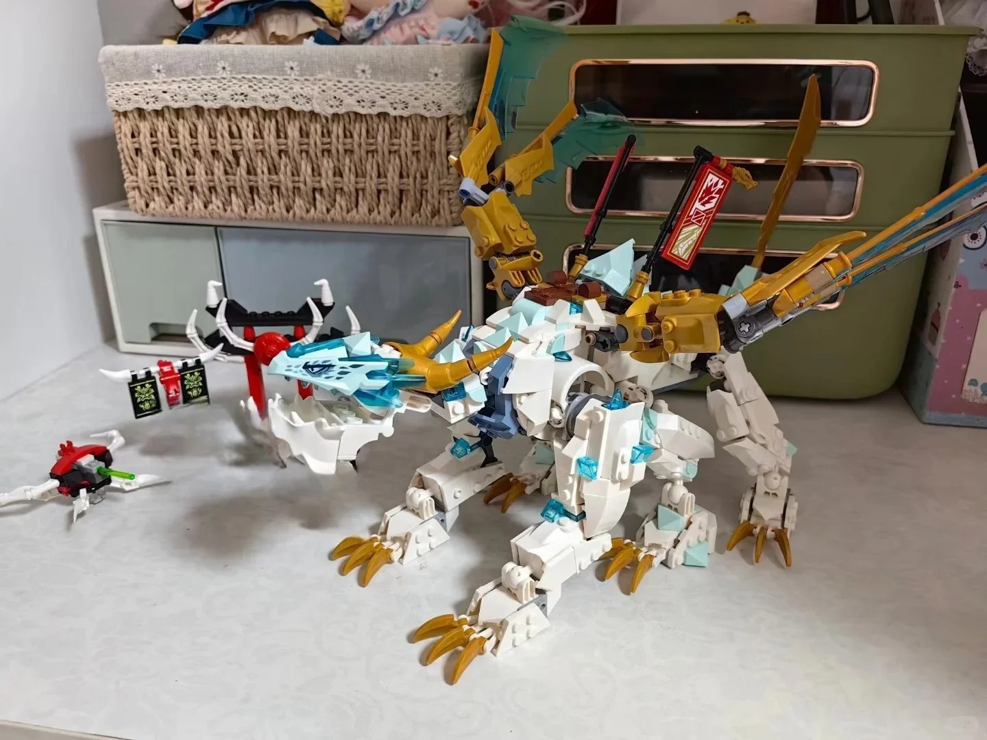 Stadt-Ninja-Spielzeug Zane's Ice Dragon Creature-Modell sammelt den fliegenden Drachenjungen mit
