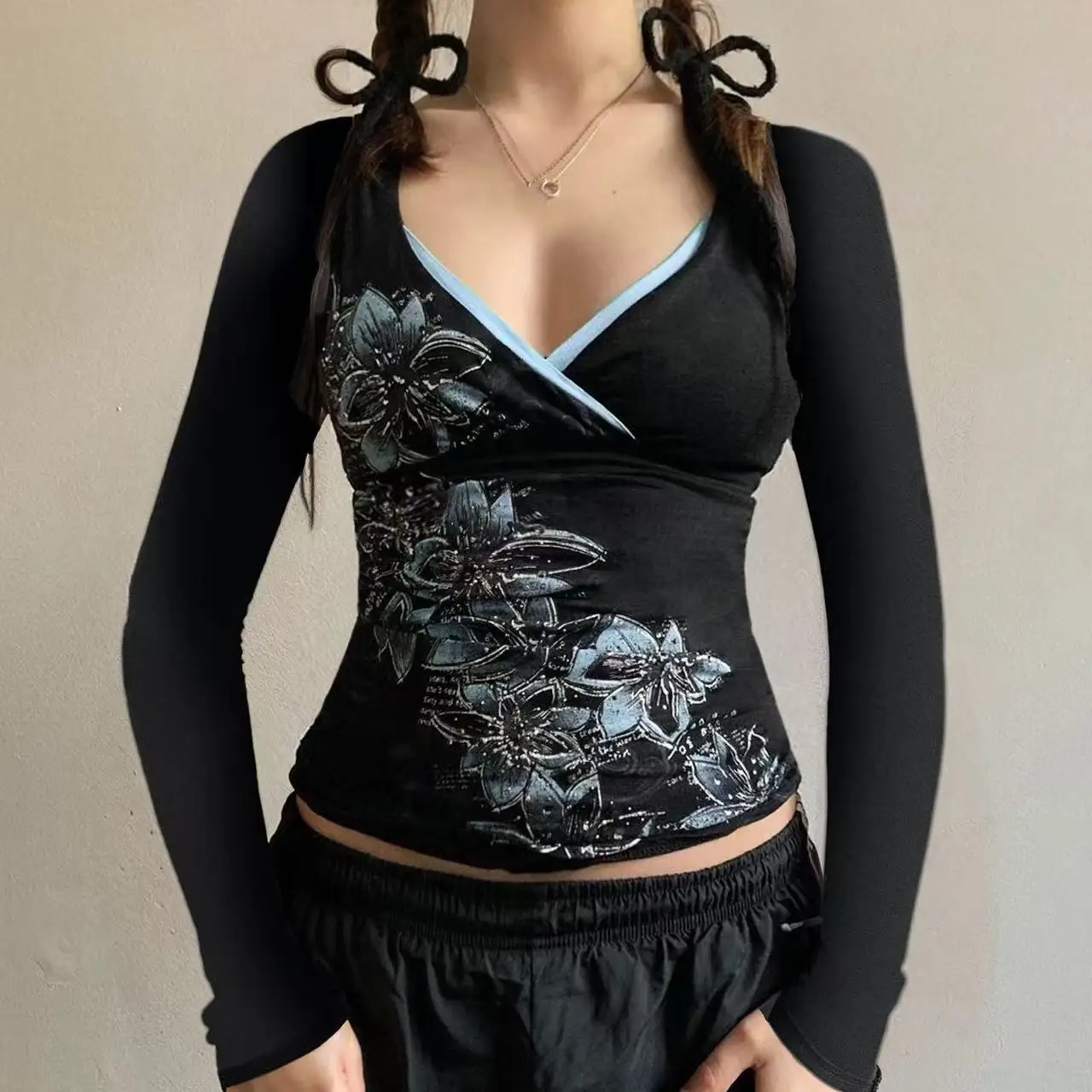 Retro American Y2K Long Sleeve Tee Twist Cros V‑Neck Floral Graphic Slim Waist Silhouette Vintage Fashion Outer Inner Top Blouse