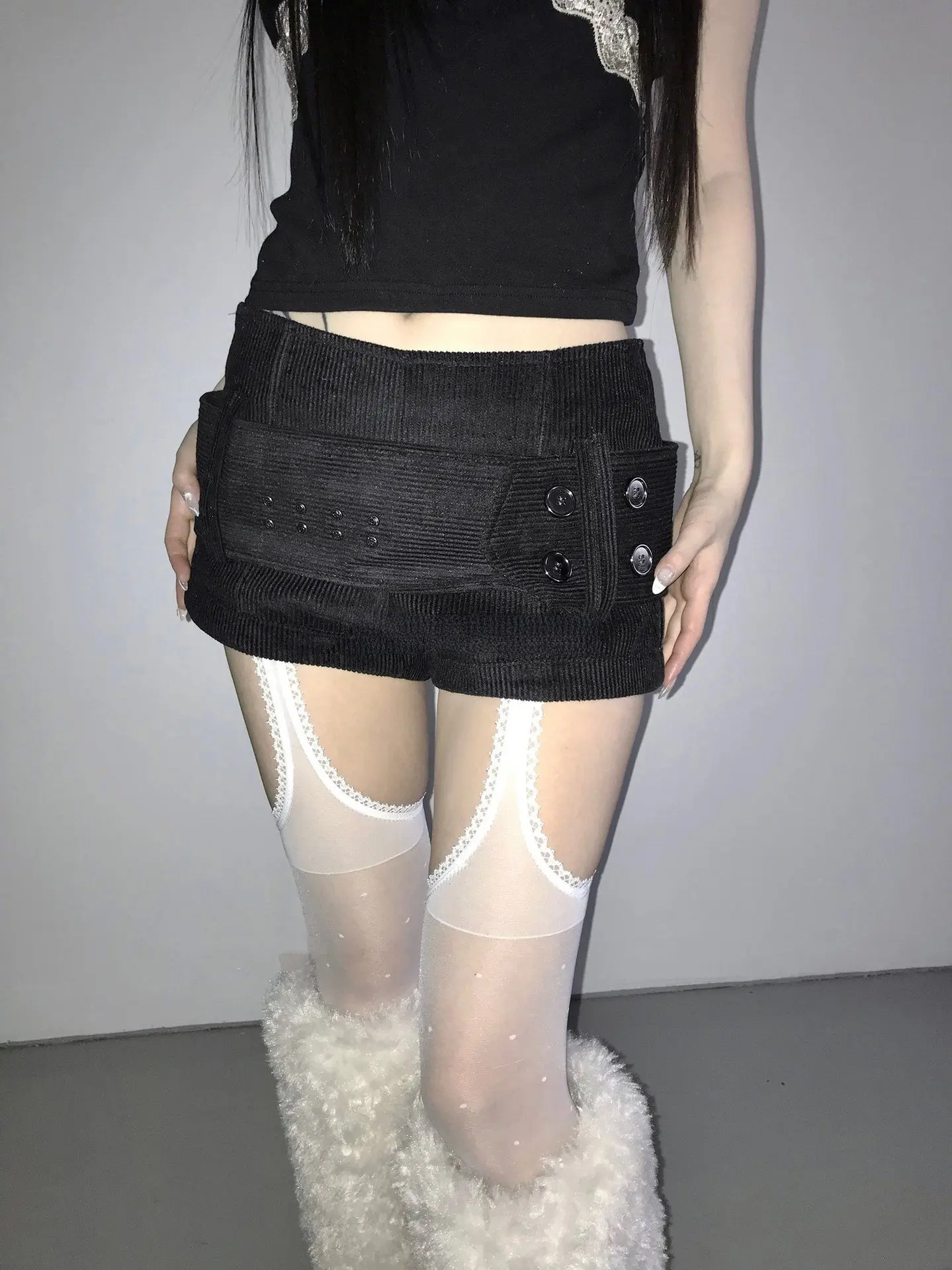 

Ретро-шорты из вельвета для женщин, весенняя новинка, с заклепками, милые, стильные и смелые, для девушек, укороченные, Y2K